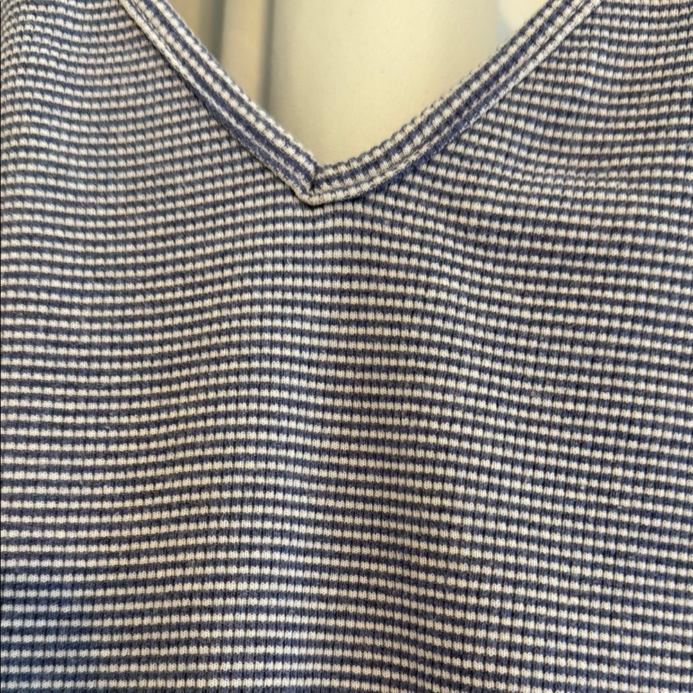 Brandy Melville Ribbed Striped Crop Tank Blue White One Size - Picture 5 of 10